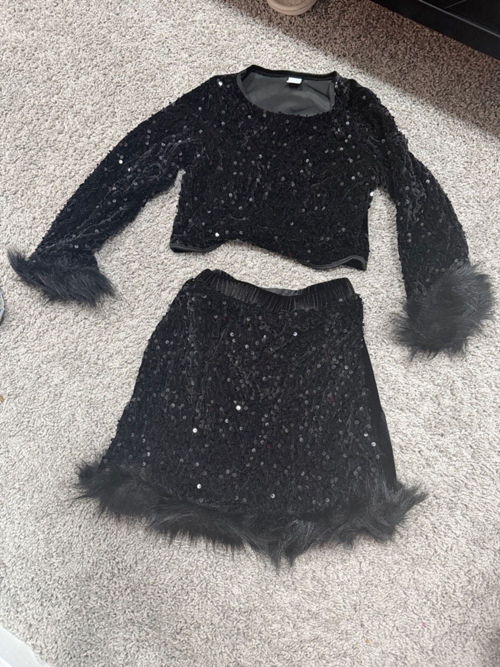 Girls sequin and fur 2 piece skirt set